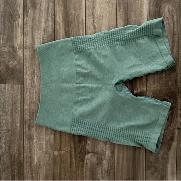 Alphalete shorts - Picture 3 of 3